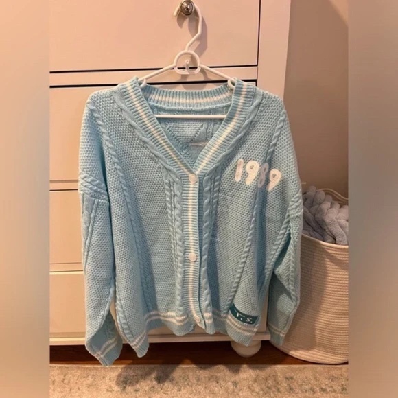 Boutique Inspired 1989 Taylor Swift Cardigan *not from the Taylor Swift shop* - Picture 1 of 2